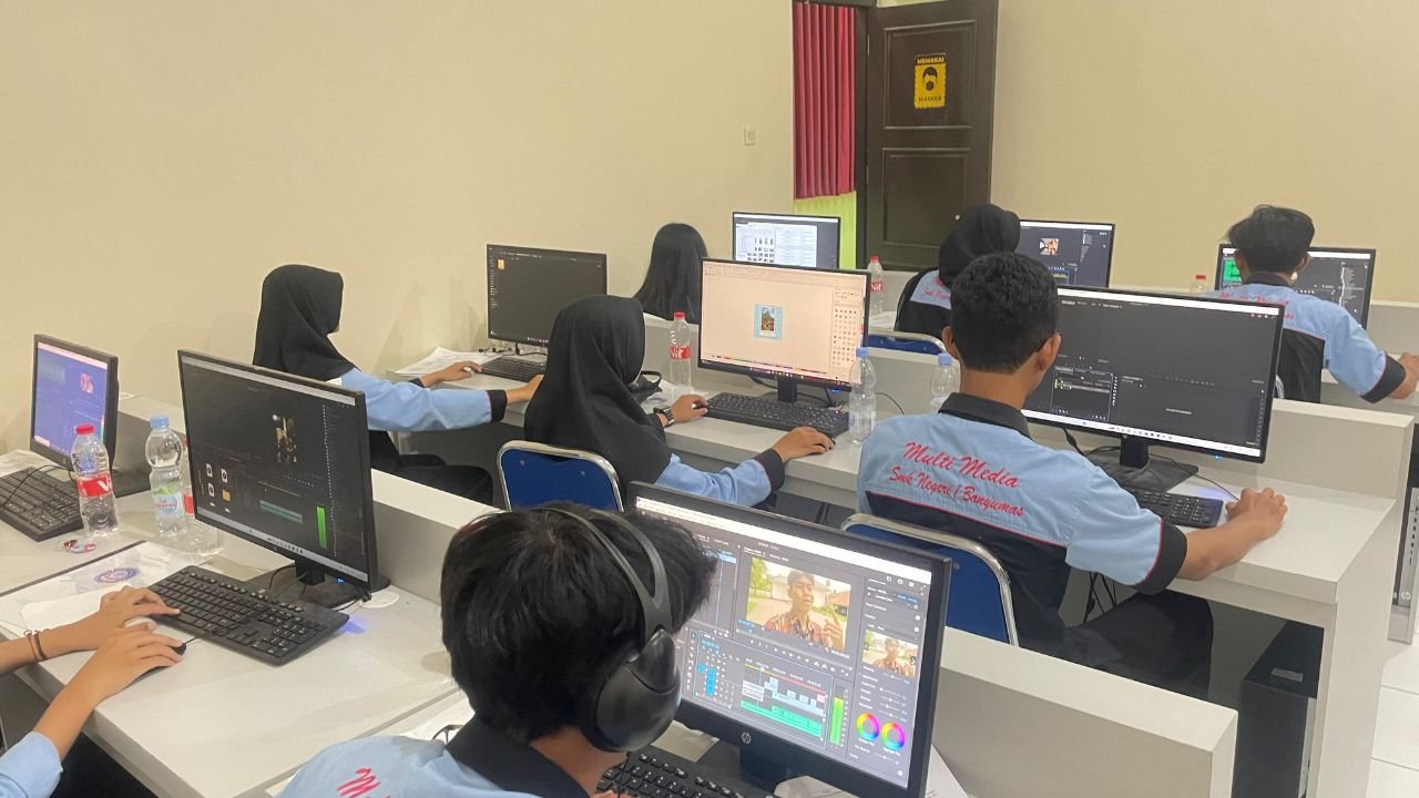 Peserta UKK Multimedia SMK Negeri 1 Banyumas